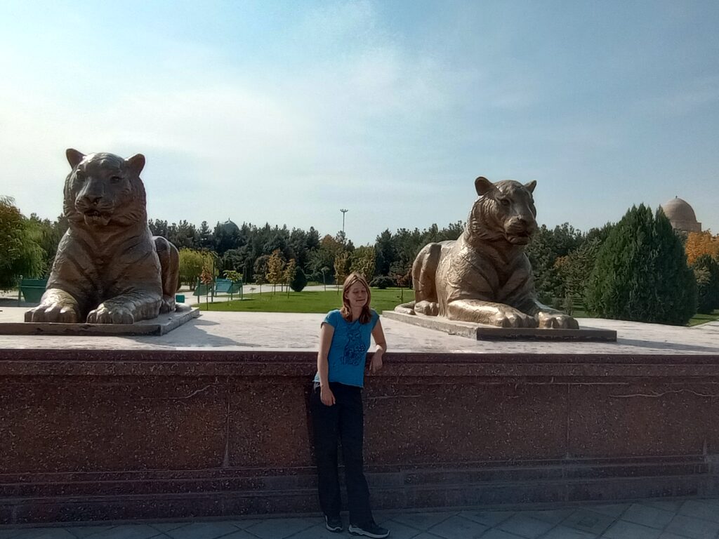 Olga between Lions in Samarkand